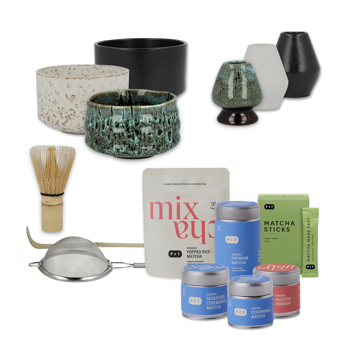 Elegante Anordnung von P&T Matcha-Produkten und traditionellem japanischem Teezubehör auf weißem Hintergrund